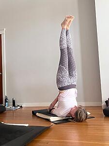 Pozycje odwrócone czyli stanie na barkach